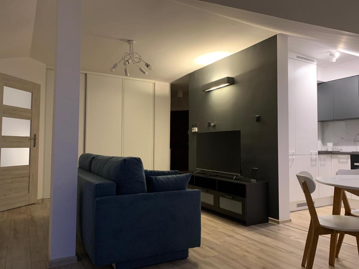 Apartament Pod Gwiazdami Apartment ออสทรุฟ วีแยลคอพพอลสกี ภายนอก รูปภาพ