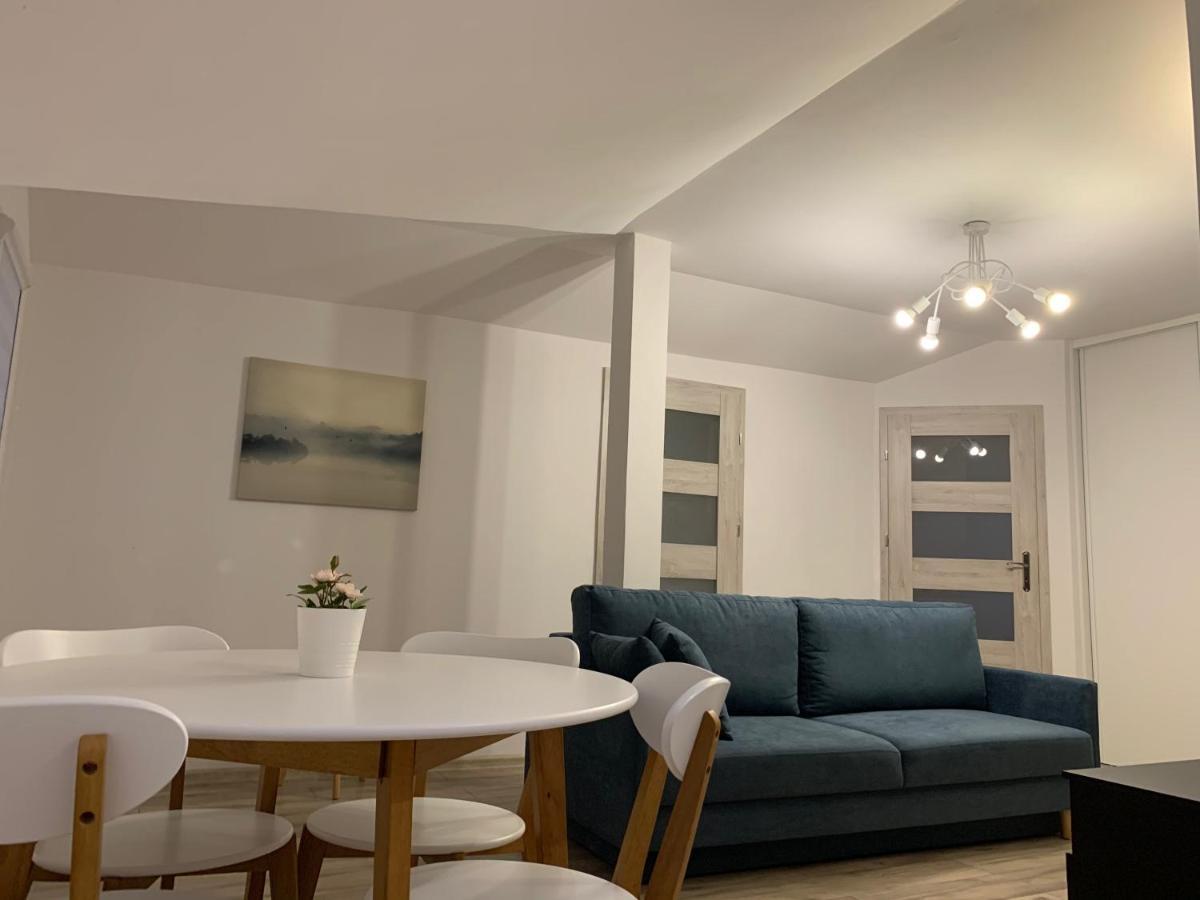Apartament Pod Gwiazdami Apartment ออสทรุฟ วีแยลคอพพอลสกี ภายนอก รูปภาพ
