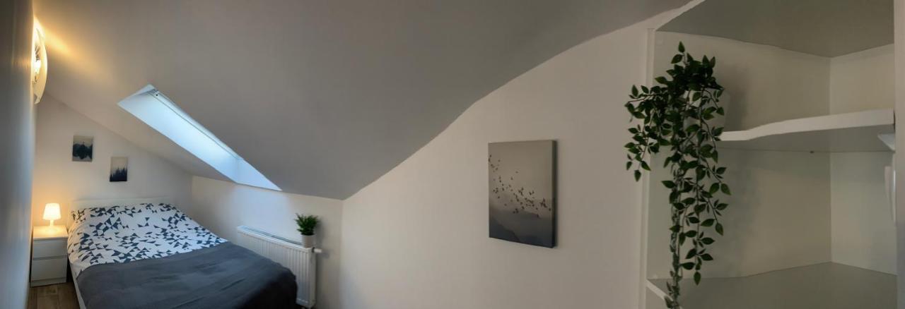 Apartament Pod Gwiazdami Apartment ออสทรุฟ วีแยลคอพพอลสกี ภายนอก รูปภาพ