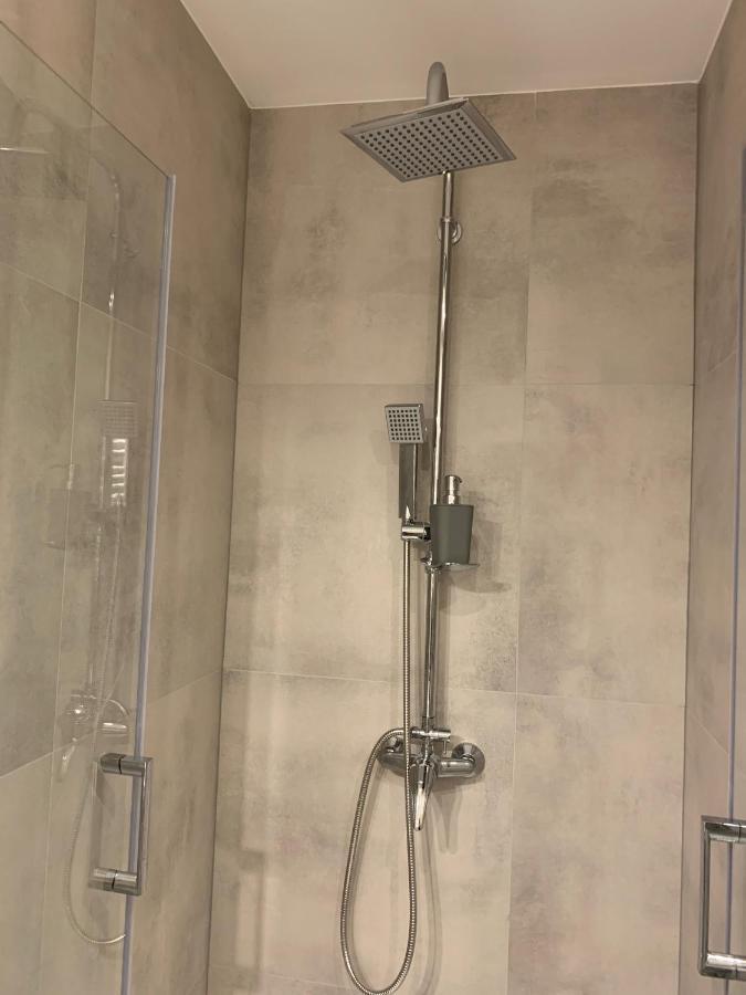 Apartament Pod Gwiazdami Apartment ออสทรุฟ วีแยลคอพพอลสกี ภายนอก รูปภาพ