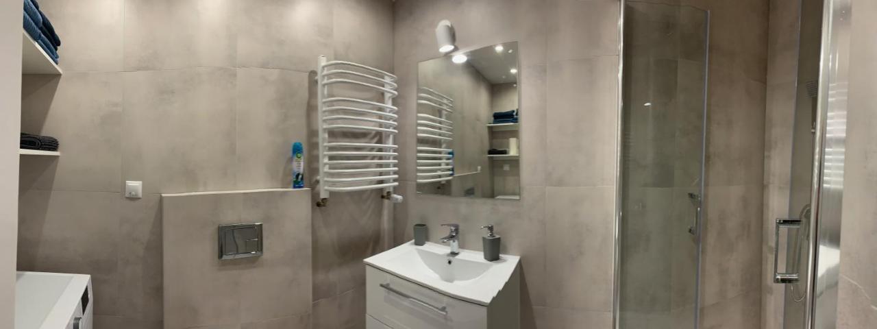 Apartament Pod Gwiazdami Apartment ออสทรุฟ วีแยลคอพพอลสกี ภายนอก รูปภาพ