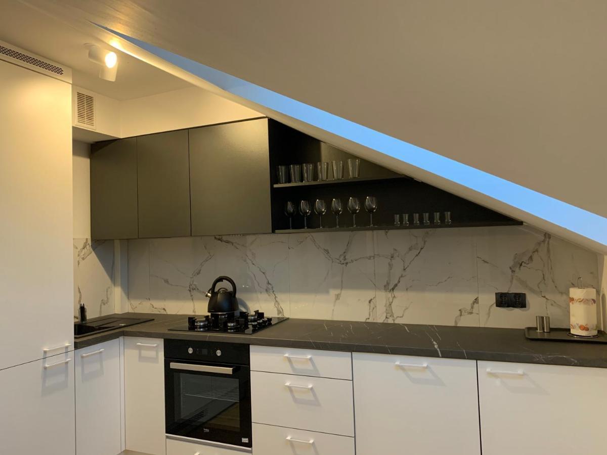 Apartament Pod Gwiazdami Apartment ออสทรุฟ วีแยลคอพพอลสกี ภายนอก รูปภาพ